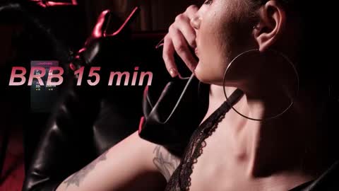 Snapshot of lisamooore chatting on November 2025 03:50:01 AM Lisa Moore online show from November 2025 03:50:01 AM