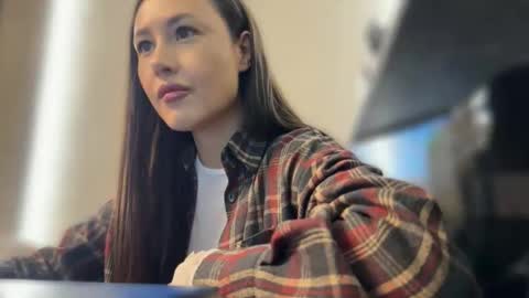 lisandriaa online show from April 2026 10:19:02 AM