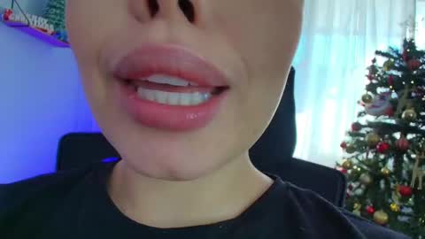 Lisbet online show from December 2024 01:18:02 PM