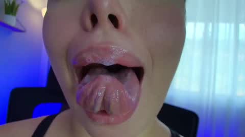 Lisbet online show from January 2025 06:56:01 PM