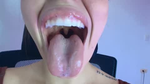 Lisbet online show from November 2025 08:53:01 PM