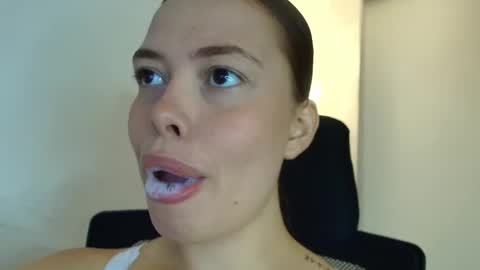 Lisbet online show from December 2025 07:22:01 PM