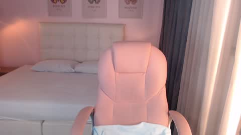 Snapshot of liss_black chatting on December 2024 05:10:02 PM Andrea online show from December 2024 05:10:02 PM