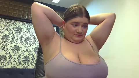 Lisa online show from November 2025 04:13:02 PM