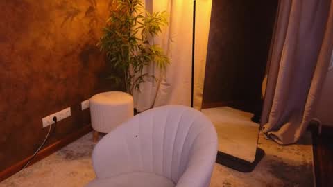 lissaros online show from February 2025 08:51:02 AM