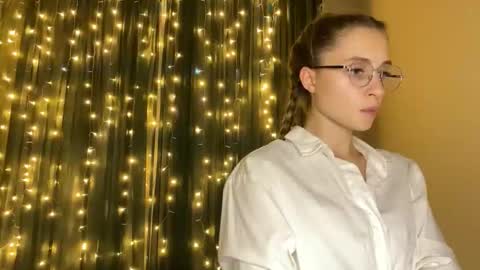 Snapshot of litle_girl05 chatting on November 2025 06:07:01 PM LUNA online show from November 2025 06:07:01 PM