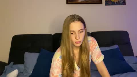 Snapshot of litle_girl05 chatting on December 2025 08:07:02 PM LUNA online show from December 2025 08:07:02 PM