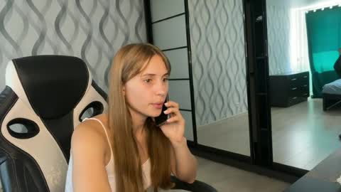 Snapshot of litle_girl05 chatting on June 2026 07:22:01 AM LUNA online show from June 2026 07:22:01 AM