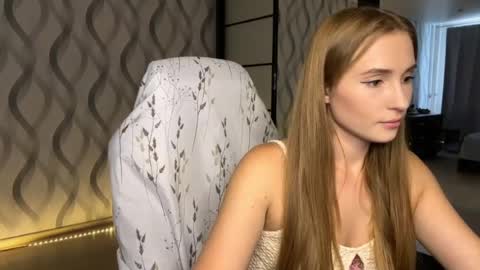 Snapshot of litle_girl05 chatting on July 2026 11:17:02 AM LUNA online show from July 2026 11:17:02 AM