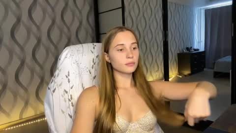 Snapshot of litle_girl05 chatting on July 2026 10:46:02 AM LUNA online show from July 2026 10:46:02 AM