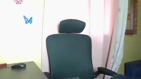 Snapshot of litlecarene chatting on December 2025 12:47:02 PM litlecarene online show from December 2025 12:47:02 PM