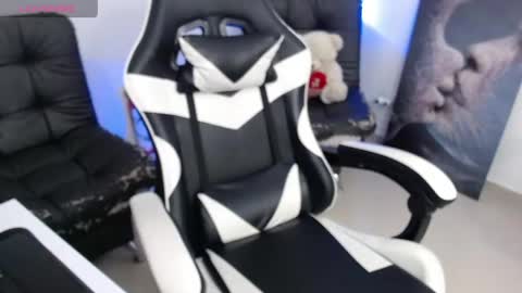 Amelie  online show from May 2026 10:25:02 PM
