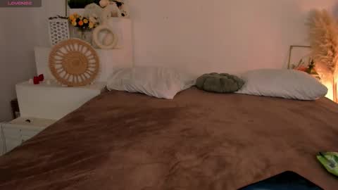 little_clare_ online show from March 2026 08:52:01 AM