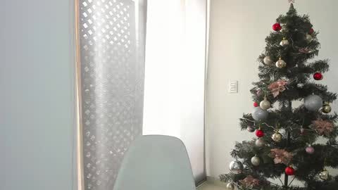 Snapshot of little_effy18_ chatting on December 2024 07:15:02 PM Little Effy online show from December 2024 07:15:02 PM