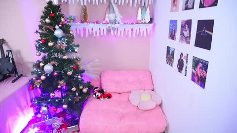 Snapshot of little_effy18_ chatting on December 2024 02:52:01 AM Little Effy online show from December 2024 02:52:01 AM