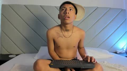 little_kris1 online show from October 2025 12:41:02 PM