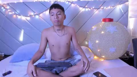 little_kris1 online show from November 2025 12:27:02 PM