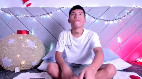 little_kris1 online show from December 2025 12:03:02 PM