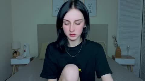 little_mollee online show from November 2025 09:48:02 PM