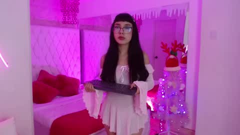 Snapshot of little_paulette chatting on December 2025 04:17:01 AM Paulette online show from December 2025 04:17:01 AM