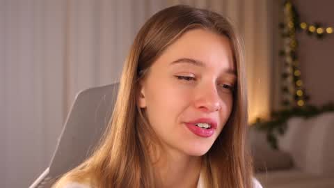 Snapshot of little_poetry chatting on September 2025 04:19:01 PM Kiki online show from September 2025 04:19:01 PM