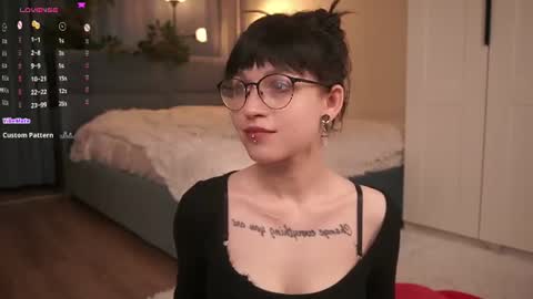 Snapshot of little_poetry chatting on June 2026 08:24:02 PM Kiki online show from June 2026 08:24:02 PM