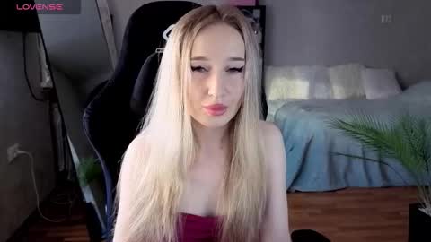 Snapshot of little_sofa99 chatting on September 2025 01:34:02 PM Sonya online show from September 2025 01:34:02 PM