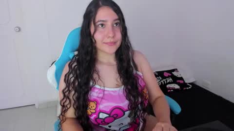 Laire  online show from December 2025 09:53:01 PM