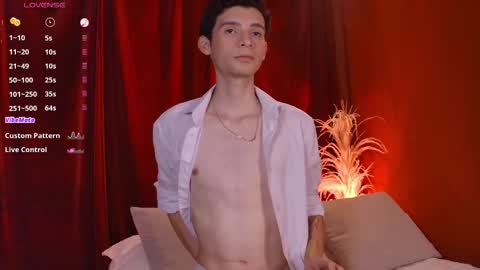 Snapshot of little_twiink chatting on March 2026 03:12:02 AM Juan Ferrer online show from March 2026 03:12:02 AM