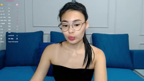 Snapshot of little_v1rgin_angel chatting on October 2025 01:30:01 PM Kwan online show from October 2025 01:30:01 PM