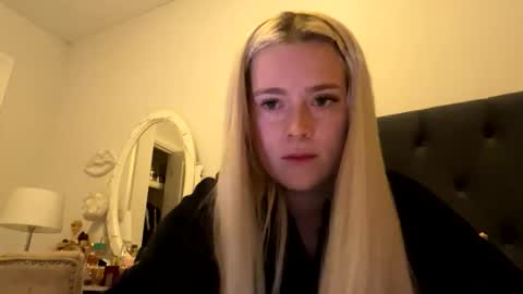 Littleblonde010 online show from November 2025 07:41:02 PM