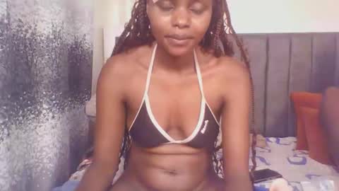 Snapshot of littlebunny2_ chatting on April 2026 10:36:02 PM littlebunny2 online show from April 2026 10:36:02 PM