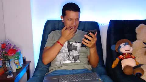 Snapshot of littledicklatin chatting on April 2026 02:53:02 AM Manu online show from April 2026 02:53:02 AM