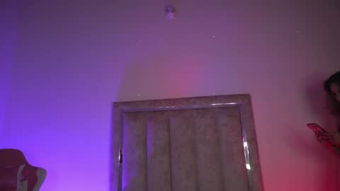 littlee_emma_ online show from April 2026 12:00:01 AM