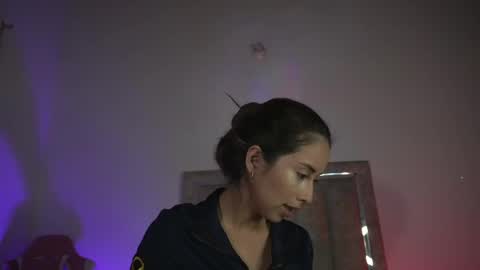 littlee_emma_ online show from May 2026 12:08:02 AM