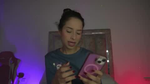 littlee_emma_ online show from May 2026 11:55:01 PM