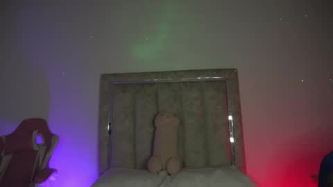 littlee_emma_ online show from May 2026 12:18:01 AM