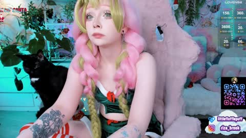 Snapshot of littleflufflepuff chatting on December 2024 02:22:02 AM Riza Riri Puff  online show from December 2024 02:22:02 AM