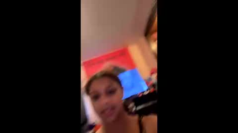 Snapshot of littleleliah chatting on November 2025 04:18:02 PM Urcardeclined online show from November 2025 04:18:02 PM