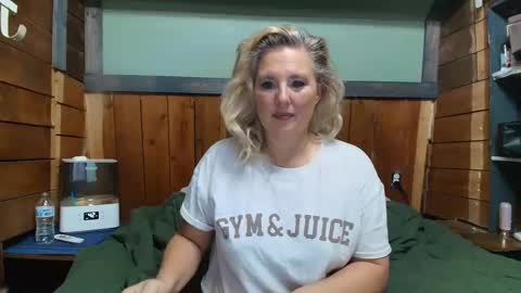 lisanixs online show from February 2026 05:50:01 PM