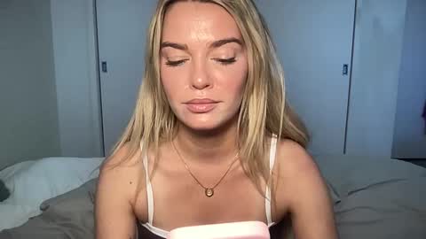 Marciabrady online show from February 2025 08:31:01 PM