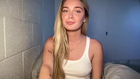 Marciabrady online show from February 2025 09:01:01 PM