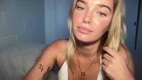 Marciabrady online show from March 2025 10:52:02 PM