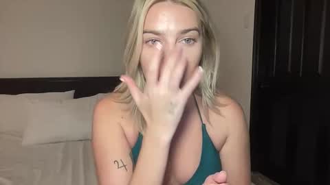 Marciabrady online show from November 2025 04:00:01 AM