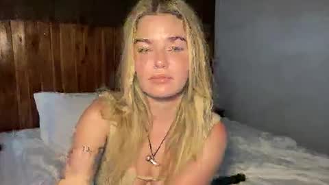 Marciabrady online show from May 2026 09:27:02 AM