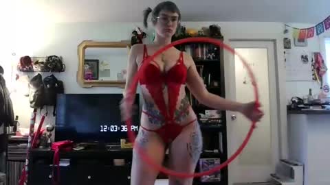 Snapshot of littlemissbuttbutt chatting on December 2024 05:02:01 PM Madam Buttons online show from December 2024 05:02:01 PM