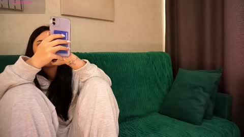 Molly online show from October 2025 05:16:02 AM