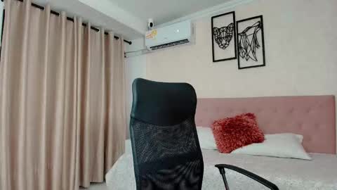 Sarahs Room online show from October 2025 08:10:01 PM