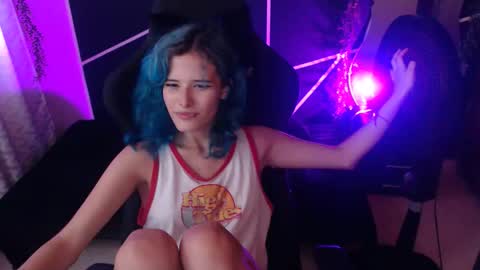 Snapshot of littlenami_ chatting on October 2025 07:43:01 PM LAUREN online show from October 2025 07:43:01 PM