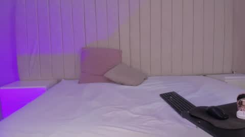 im olivia IG littleolivia01 online show from February 2025 04:08:01 PM